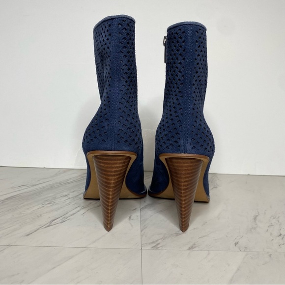 Vince Camuto Yolandal Blue Cutout Suede Pointy Toe Heeled Bootie 9M - Picture 3 of 15